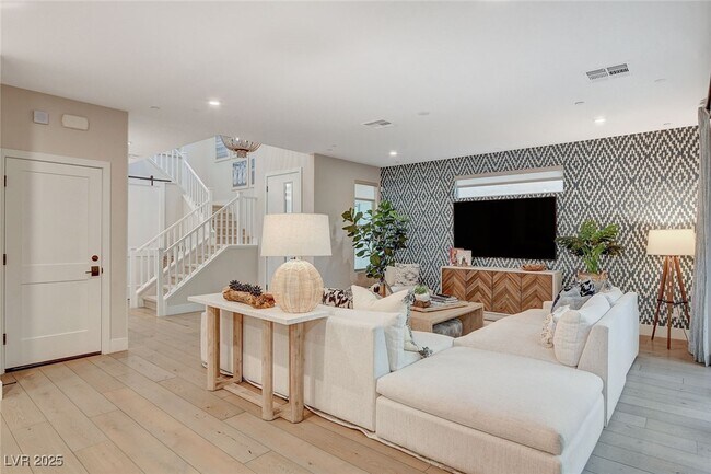 Building Photo - 3209 Vittoria Ave