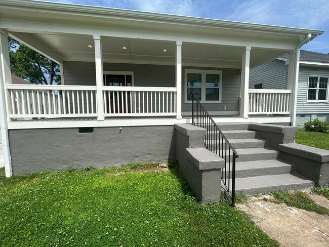 Building Photo - Newly Renovated Spacious 3 Bedroom w/ Full Appliance Package