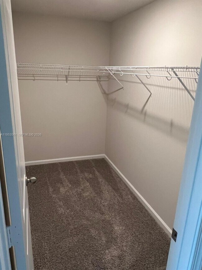 Building Photo - 5629 Mentmore Dr