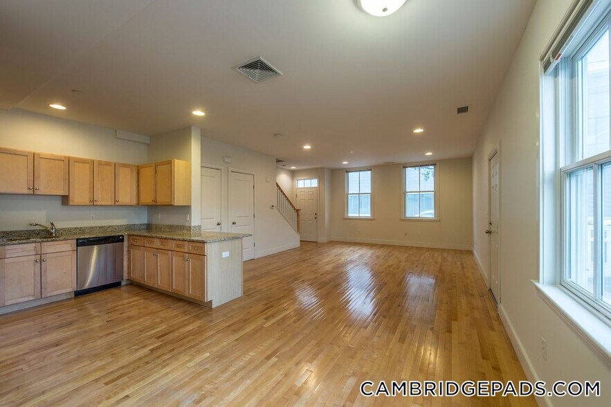 Building Photo - 110 Second St