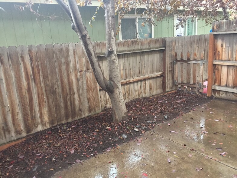Backyard/Patio - 508 NE Negus Loop