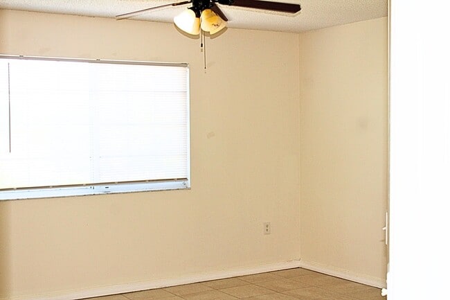 Building Photo - 5065 Wiles Rd