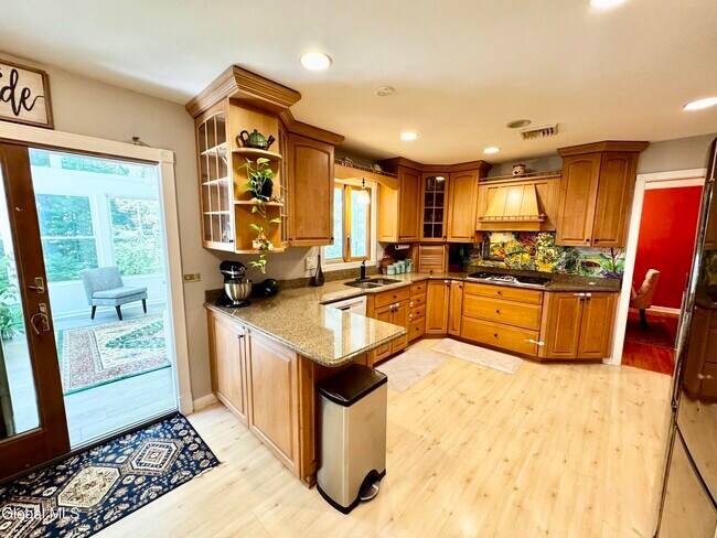 Building Photo - 11 Hearthside Dr