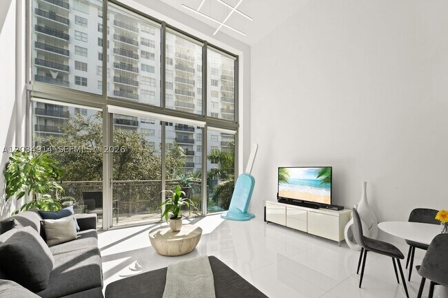 Building Photo - 6000 Collins Ave