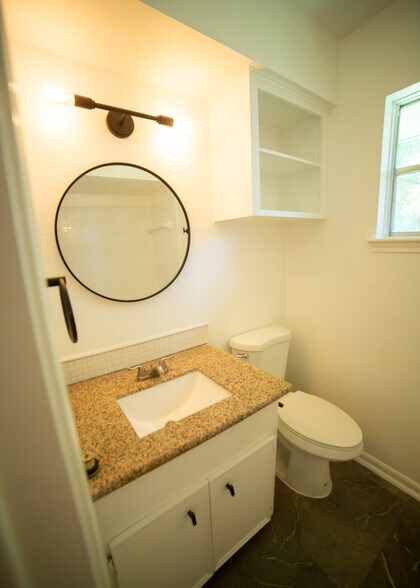 Building Photo - 13602 Fernhill Dr