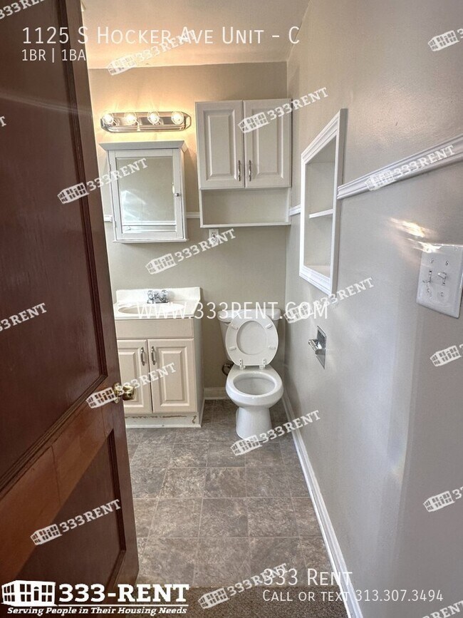 Building Photo - 1125 S Hocker Ave