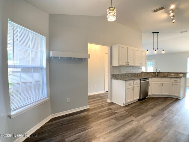 Building Photo - 3201 Deer Creek Dr