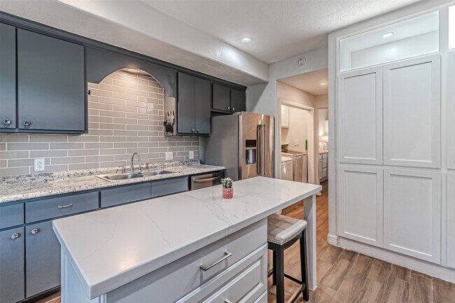 Building Photo - 15179 Kimberley Ct