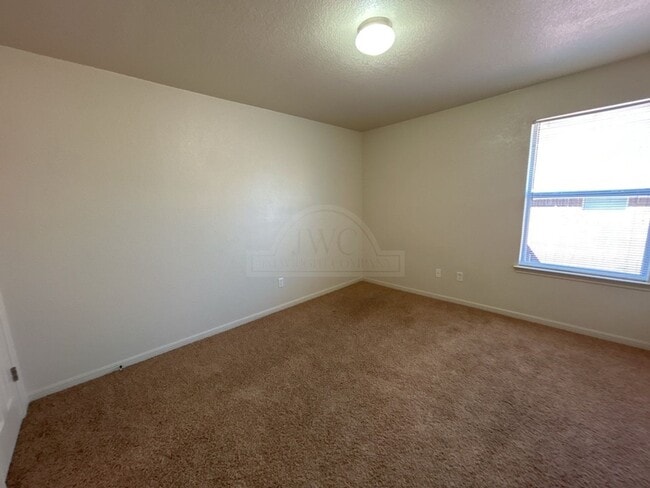 Building Photo - 1405 Cinch Dr