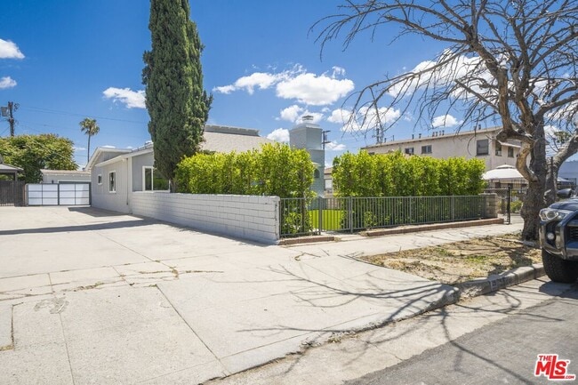 Building Photo - 5628 Cleon Ave