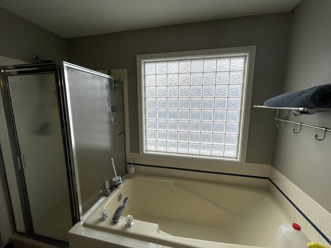 Building Photo - 6108 N Willow Pond Dr