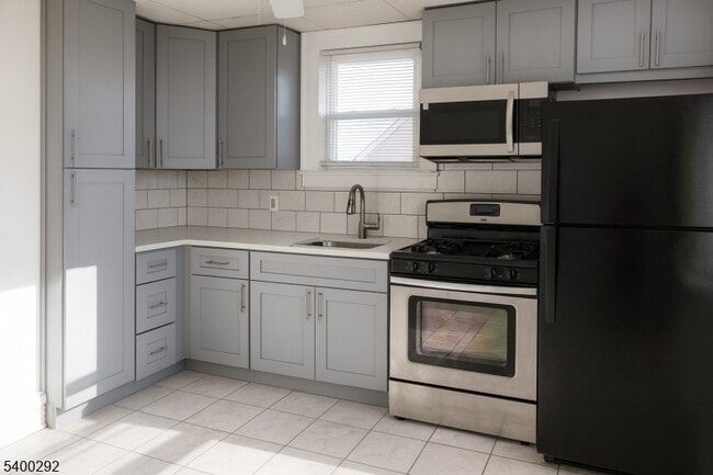 Building Photo - 71 Crystal St