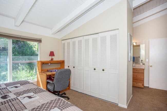 Building Photo - 1148 American Way