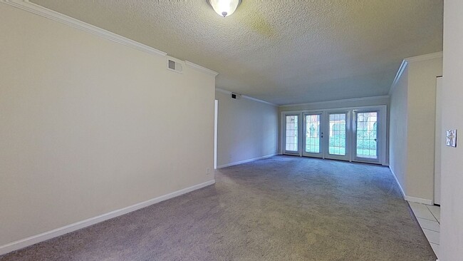 Building Photo - MOVE IN SPECIAL $500 OFF FIRST MONTH'S REN...