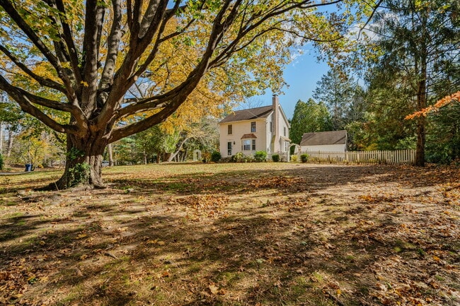 Primary Photo - 105 Sill Ln