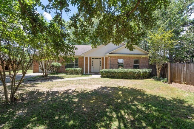 Primary Photo - CUL-DE-SAC LOCATION NEAR HISTORIC FAIRHOPE