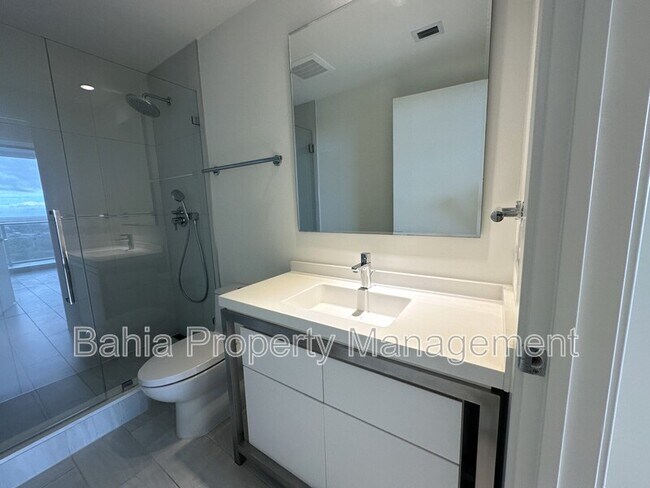 Building Photo - 2000 Metropica Wy