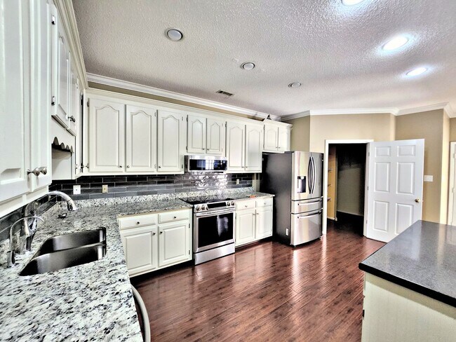 Building Photo - TOWNHOUSE FOR RENT - DECATUR SE