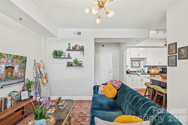 Building Photo - 1320 Fillmore Ave