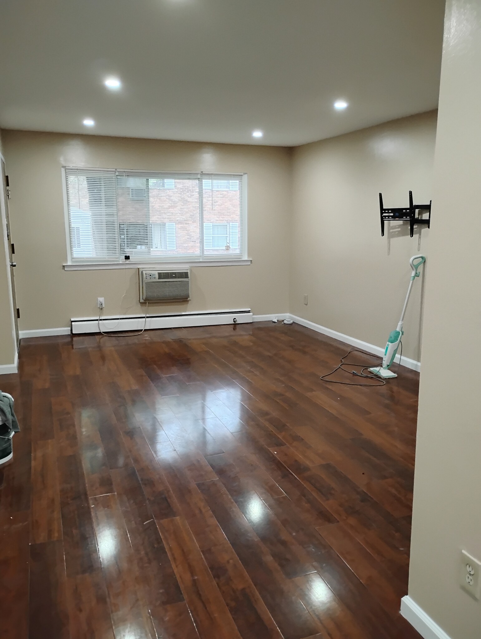 Living Room - 180 Littleton Rd