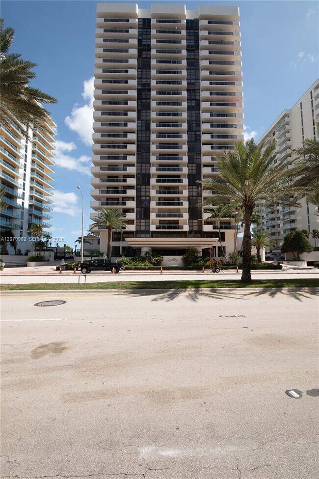Building Photo - 5757 Collins Ave