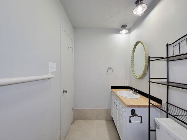 Building Photo - NICE 3 BEDROOM 2 BATH RENTAL HOME IN CY FA...