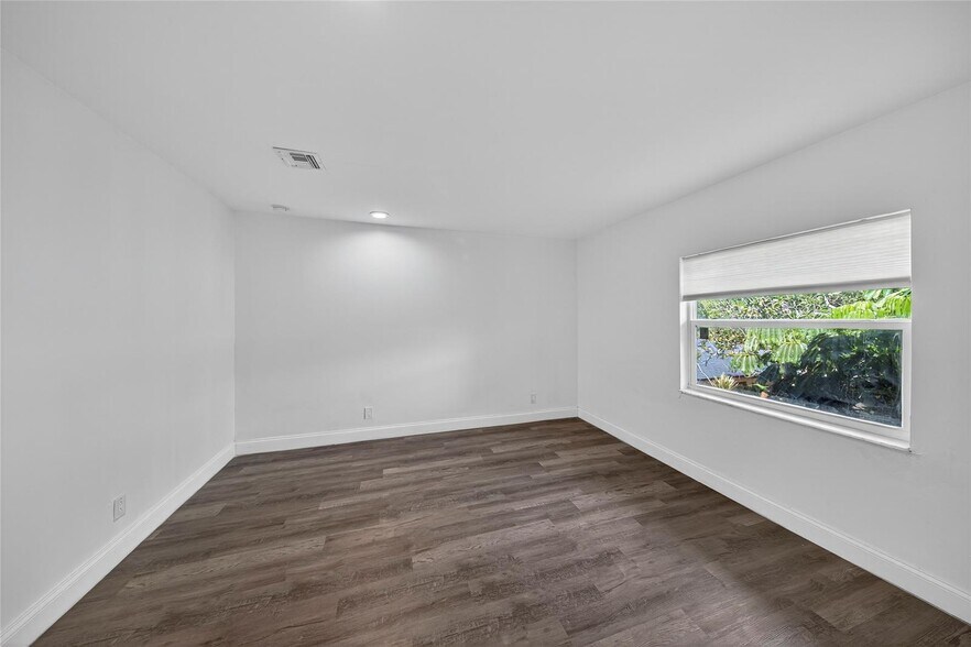 Building Photo - 2012 NW 12th Ave