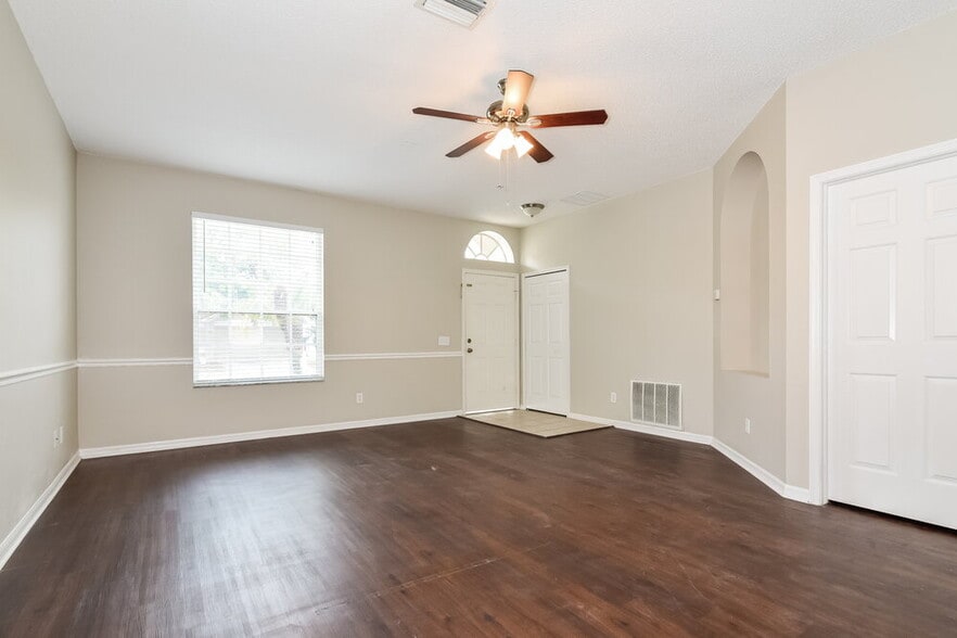 Building Photo - 18217 Brookpark Dr