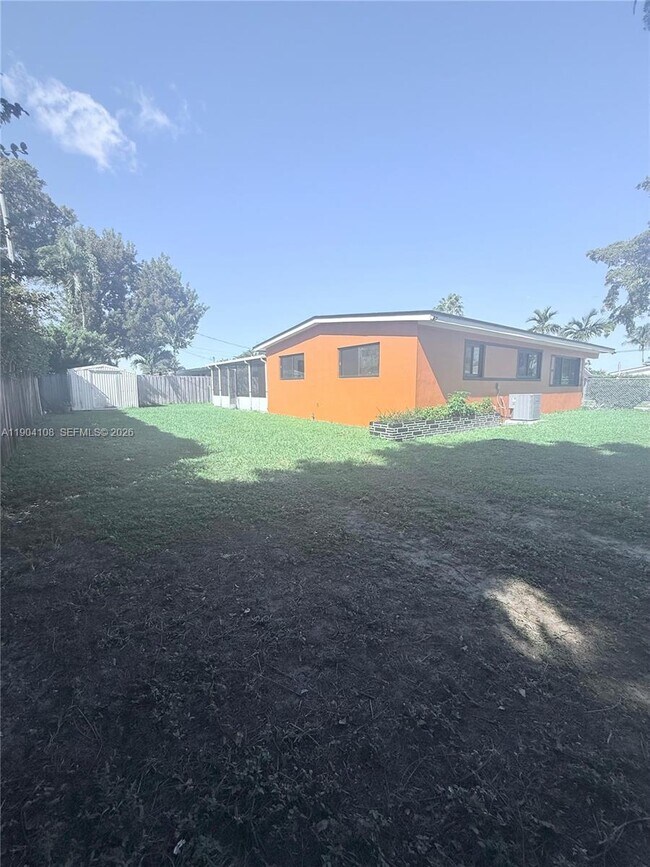 Building Photo - 9300 SW 52nd Terrace