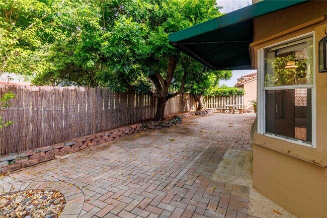 Building Photo - 4670 SW 154th Pl
