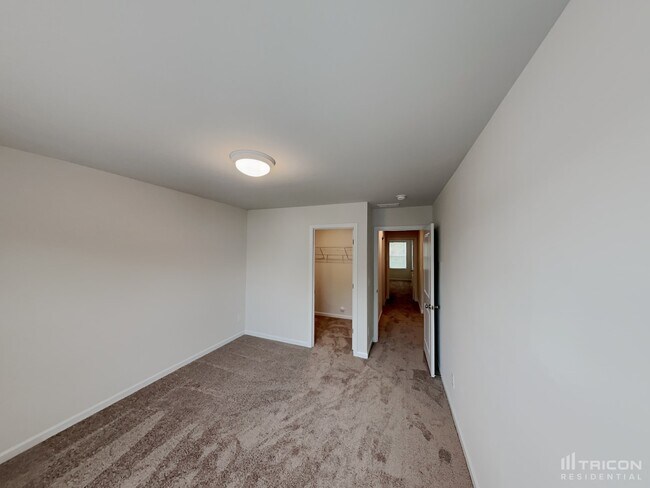 Building Photo - 3765 Streamside Dr
