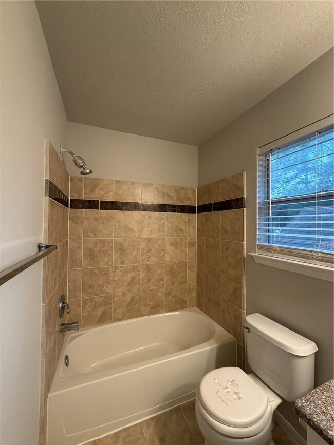 Building Photo - 2 Wintergrass Pl