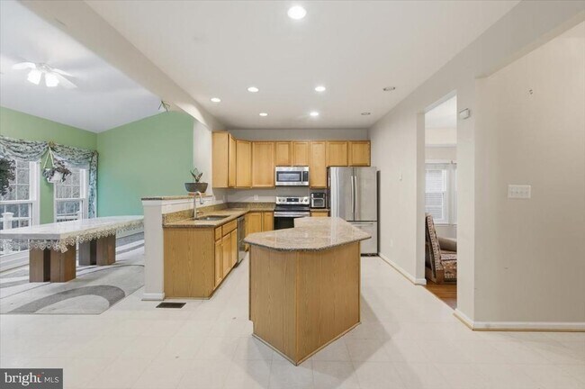 Building Photo - 6914 S Dewey Ct