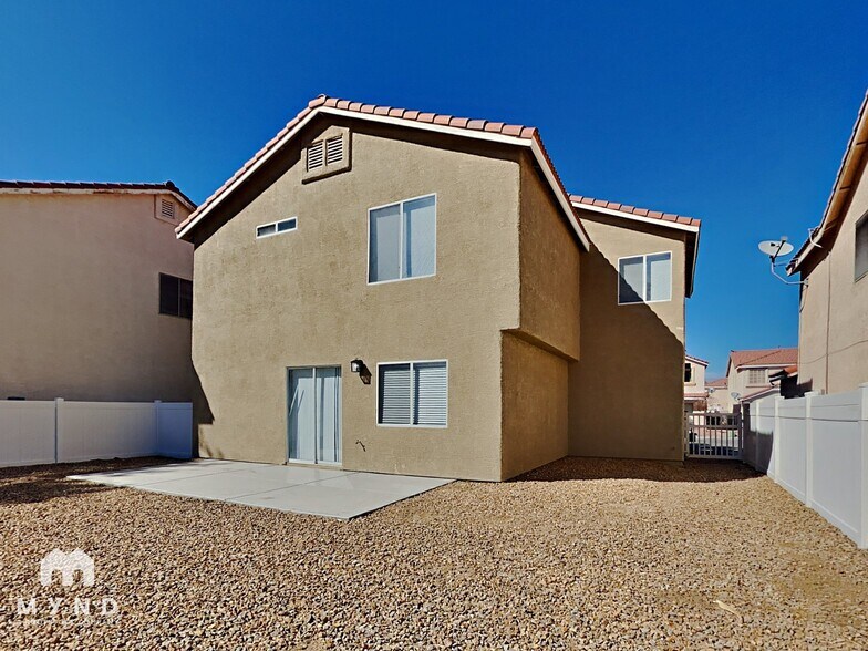 Building Photo - 1021 Cliffbrook Hedge Ave