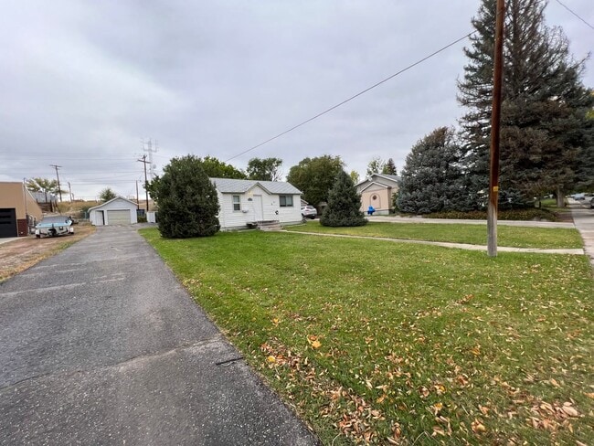 Building Photo - 1-2 Bedroom 1 Bath House with Garage, Newl...