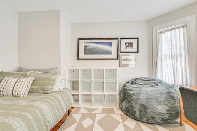 Building Photo - 44 Cottage St