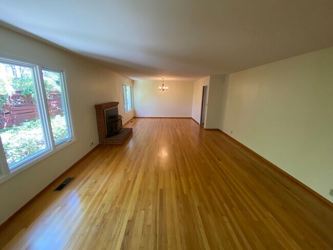 Building Photo - 301 Lacour Way