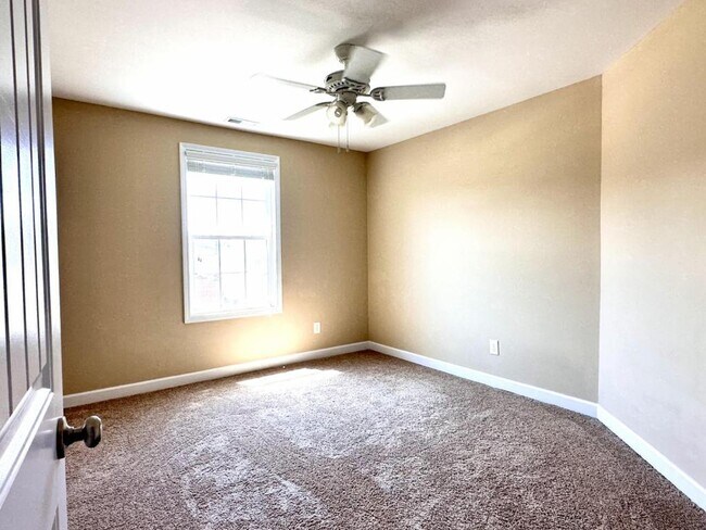 Building Photo - 6008 Crown Ridge Ct