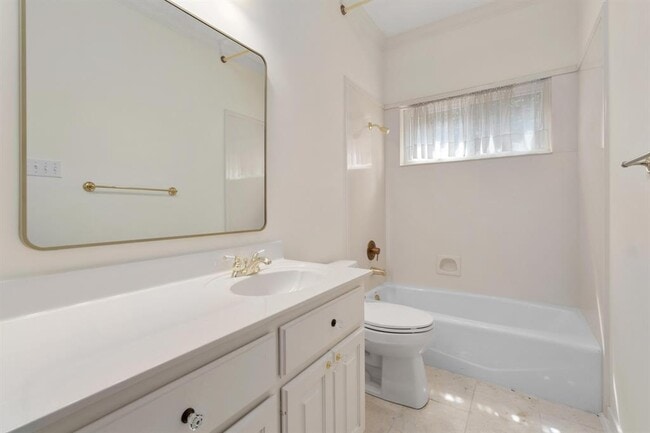 Building Photo - 6002 Ascot Cove