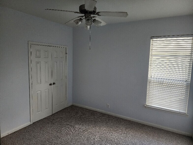 Building Photo - 2416 Allred Dr