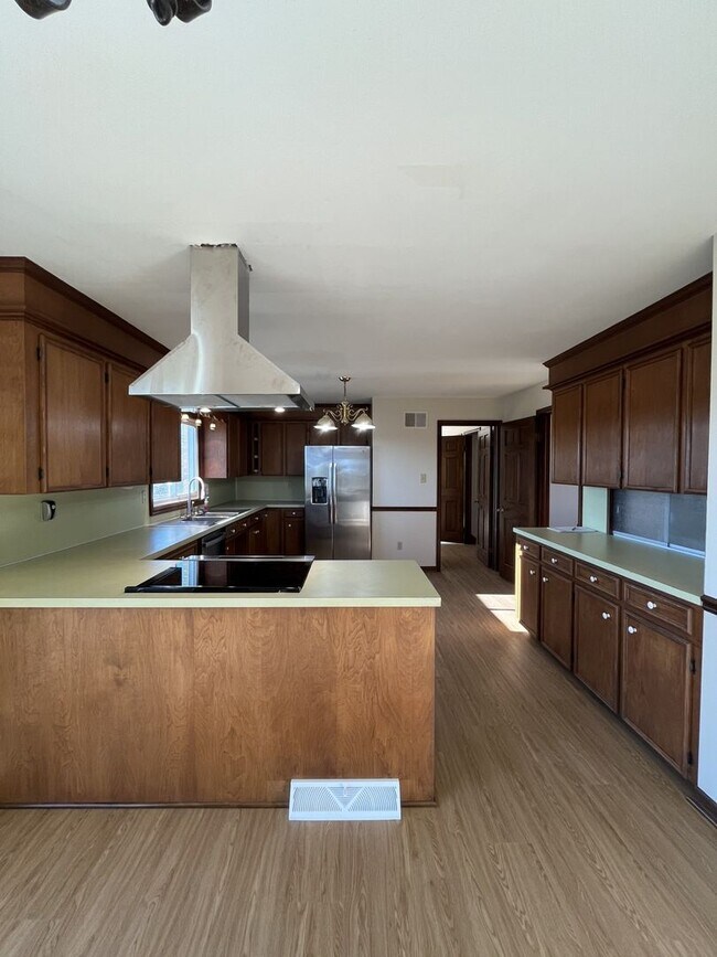 Building Photo - 8298 Scenic Dr