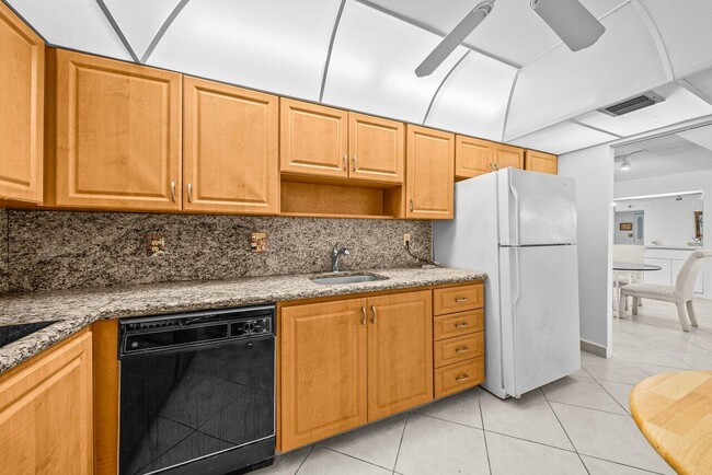 Building Photo - 3460 S Ocean Blvd
