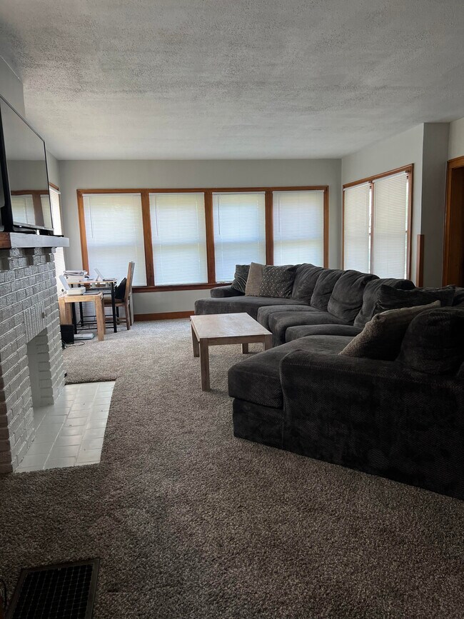 Building Photo - 1946 Princeton Dr