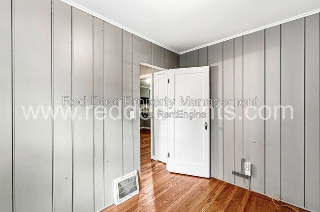 Building Photo - 129 E 49th St