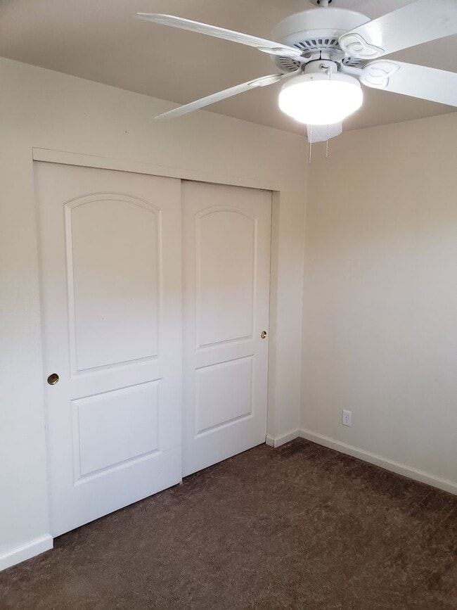 Building Photo - Cute 3 bedroom/2 bath downtown home!
