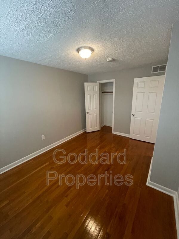 Building Photo - 2221 Southorn Rd