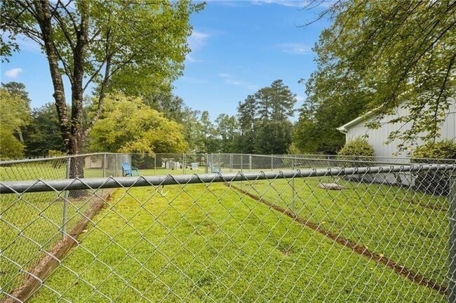 Building Photo - 3020 Land Rd