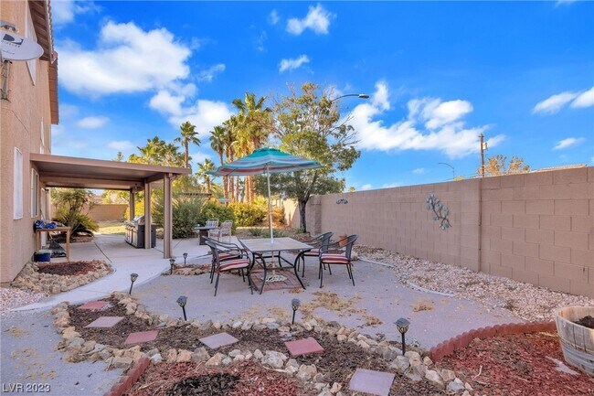 Building Photo - 3824 Sunking St