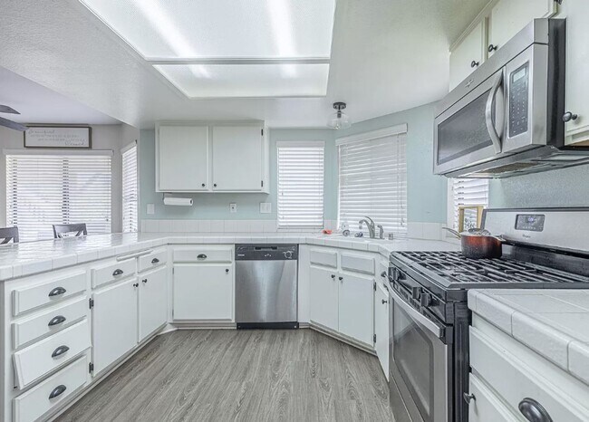 Building Photo - 4641 Cocina Ln