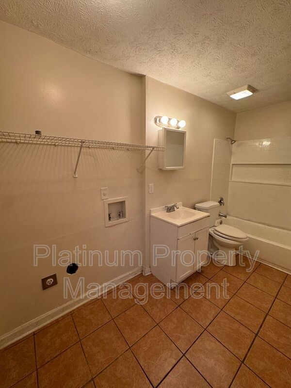 Building Photo - 541 Springwood Dr